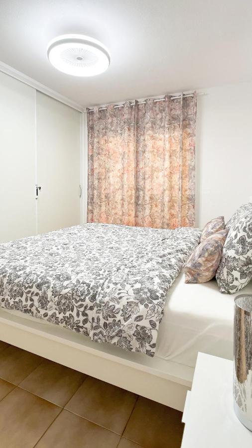 Korallia Guesthouse Castle Harbour Los Cristianos  Exterior photo